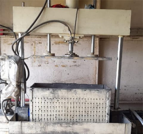 Hydraulic press machine for separating wet sludge (JBIN)