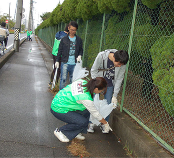 Clean-up activity around the Higashikariya Plant