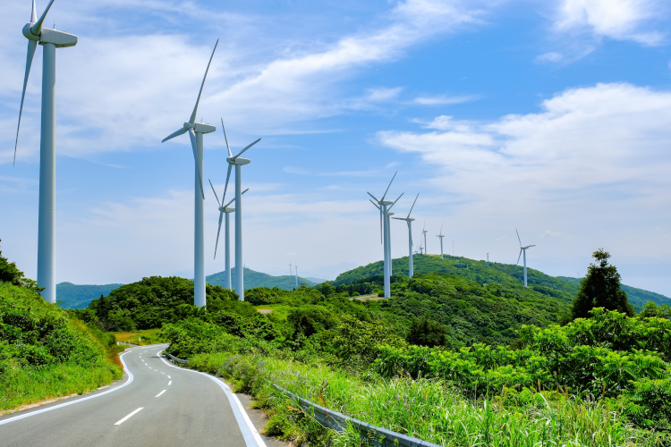 図1 高所に設置される風力発電機