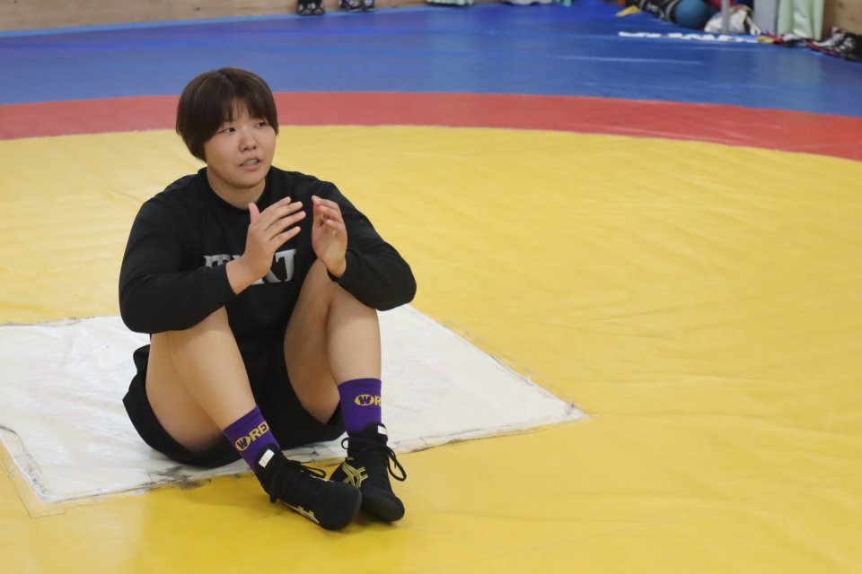 笑顔を見せるジェイテクトレスリング部松雪泰葉選手